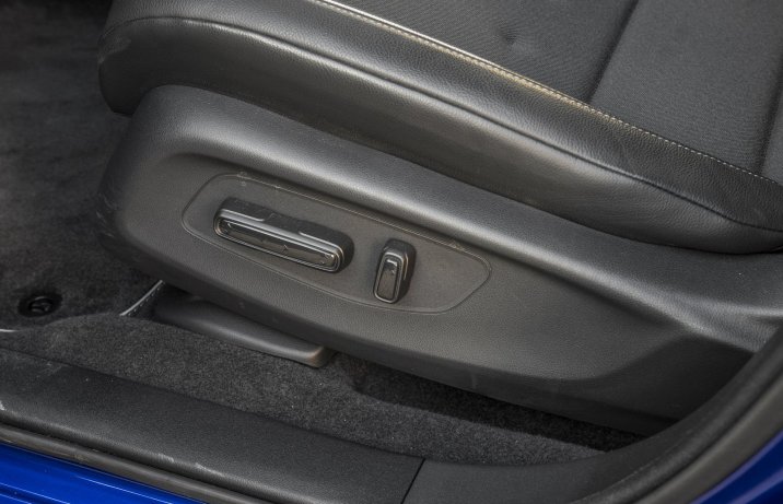 Honda ZR-V e:HEV 2.0 i-MMD 2WD (2023) – test – regulacja siedzenia