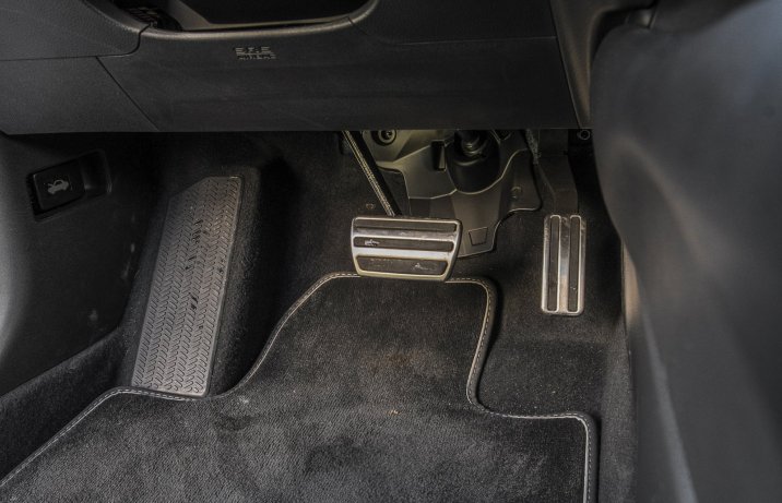 Honda ZR-V e:HEV 2.0 i-MMD 2WD (2023) – test – pedały