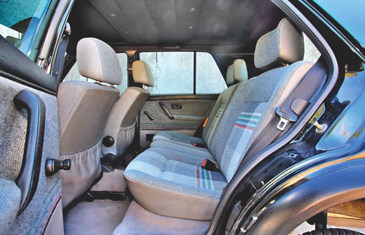 Volkswagen Golf Country – wnętrze, kanapa