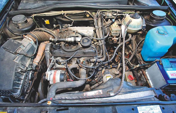 Volkswagen Golf Country – wnętrze, silnik