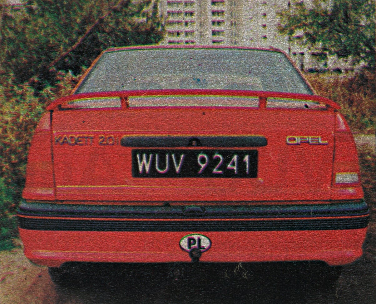 opel kadett sedan tył