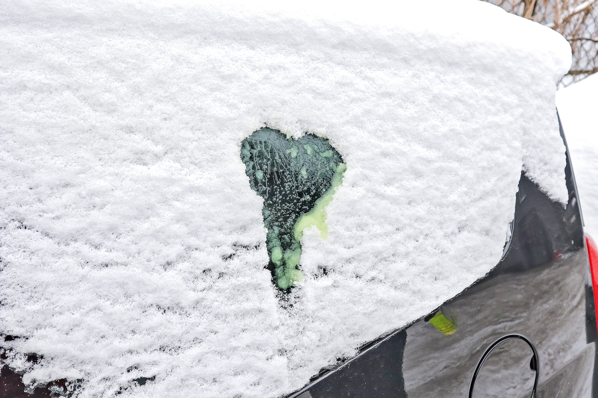 test odmrazacza do szyb_dzialanie na sniegu