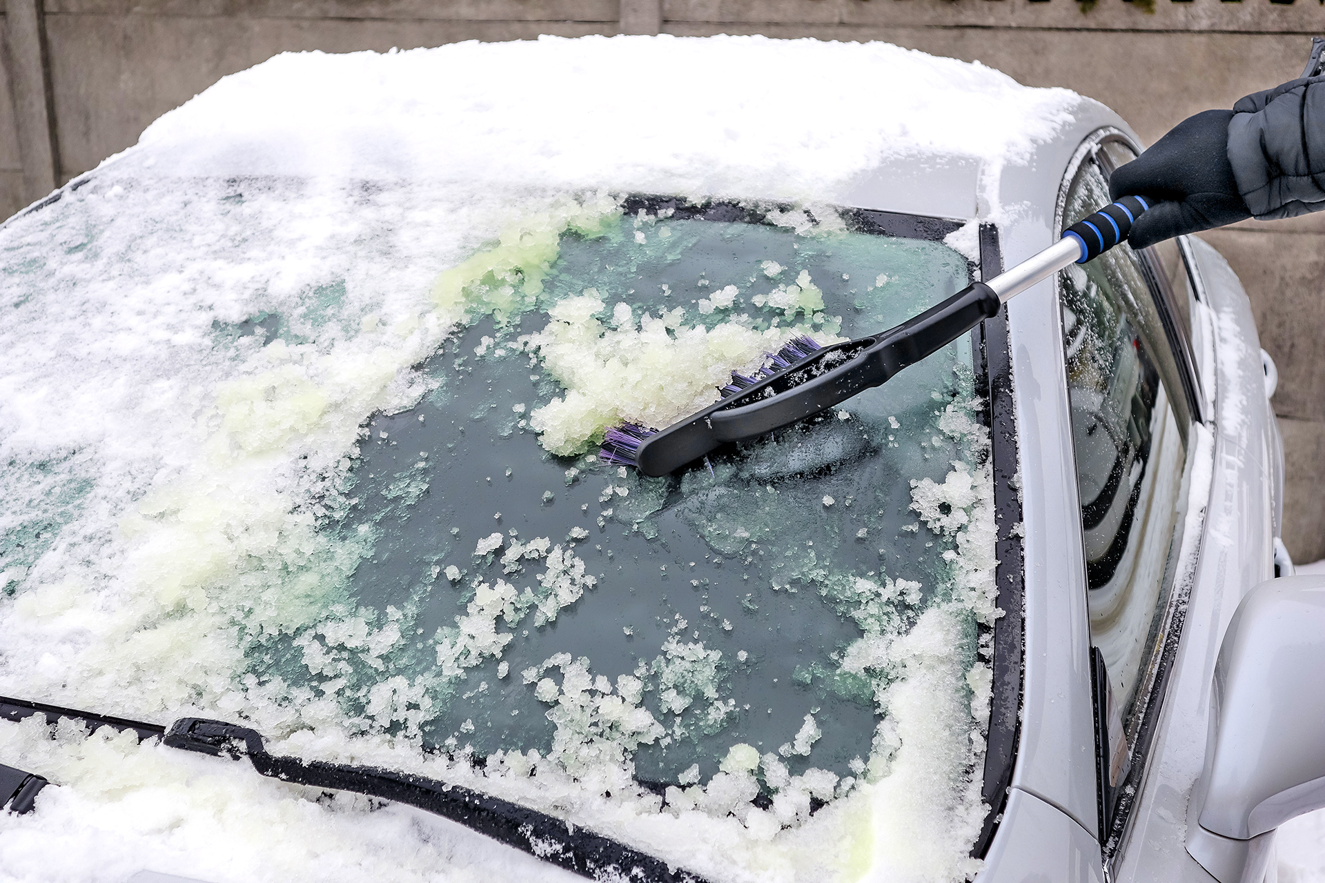 test odmrazacza do szyb_usuniecie lodu z szyby