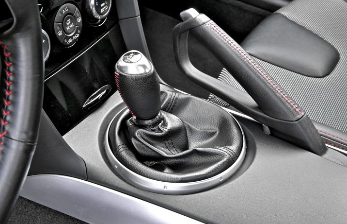 Mazda RX-8 – wnętrze, konsola centralna