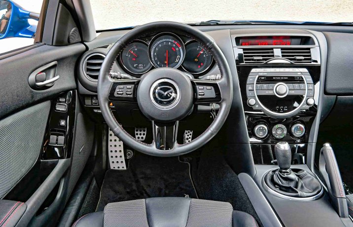 Mazda RX-8 – wnętrze, deska rozdzielcza