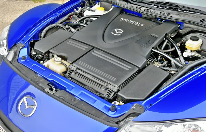 Mazda RX-8 – wnętrze, silnik