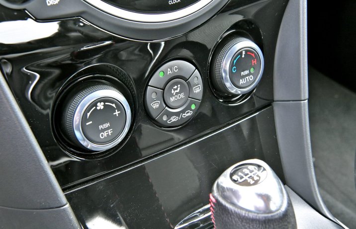 Mazda RX-8 – wnętrze, sterowanie klimatyzacją