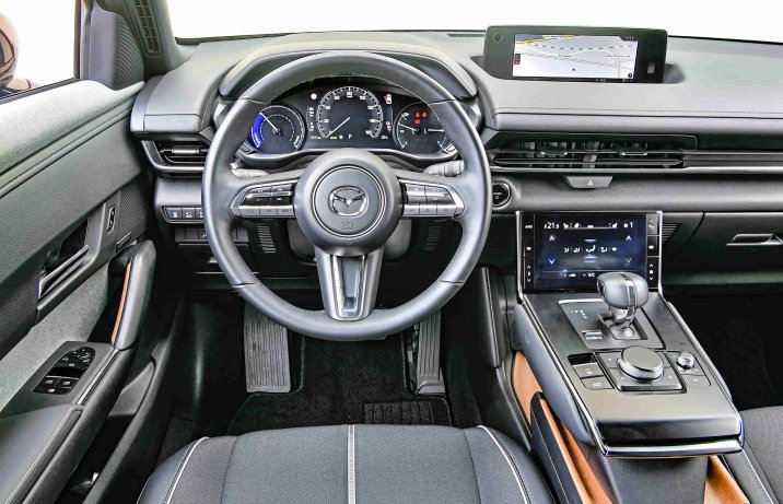 Mazda MX-30 e-Skyactiv R-EV – wnętrze, deska rozdzielcza
