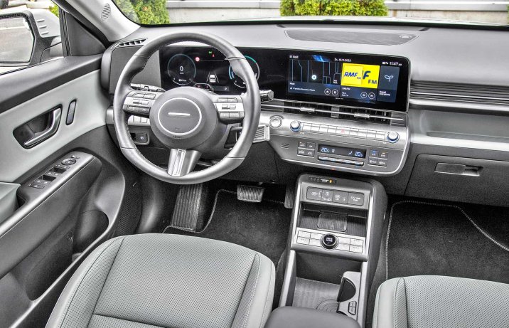 Hyundai Kona Hybrid 1.6 GDI 6DCT 2WD Platinum – wnętrze, deska rozdzielcza