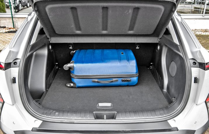 Hyundai Kona Hybrid 1.6 GDI 6DCT 2WD Platinum – wnętrze, bagażnik