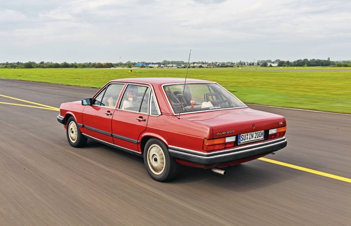 Audi 200 5E (C2) – tył