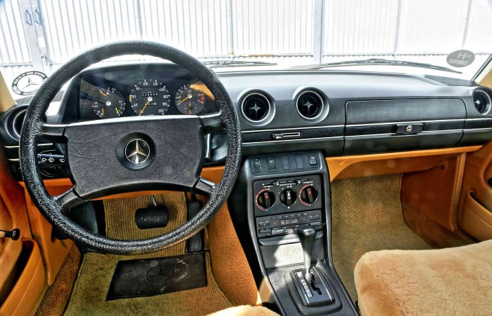 Mercedes 230 E (W123) – deska rozdzielcza