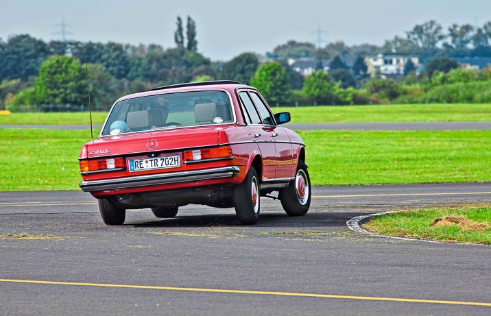Mercedes 230 E (W123) – tył