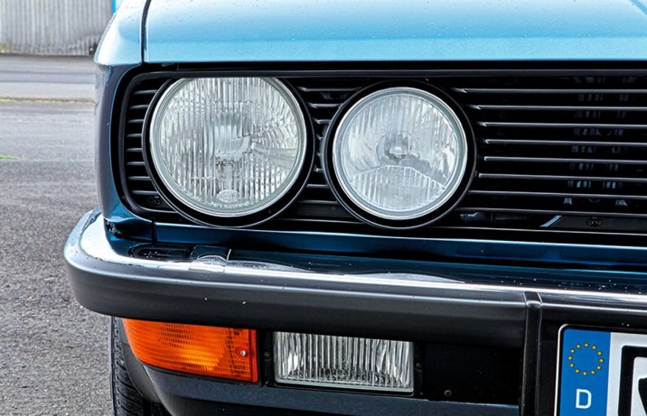 BMW 525i (E28) – reflektor