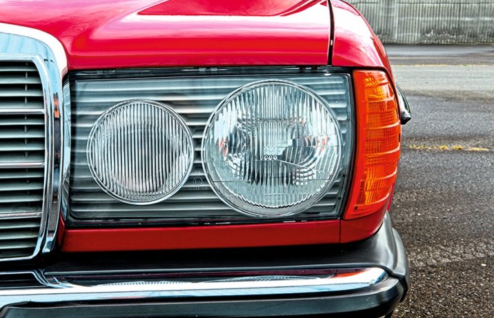 Mercedes 230 E (W123) – reflektor