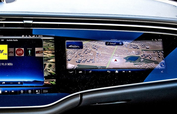 Mercedes E 220 d 4Matic – ekran dla pasażera