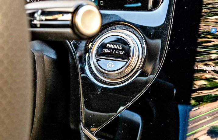 Mercedes E 220 d 4Matic – przycisk startera