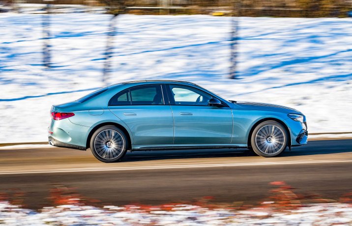 Mercedes E 220 d 4Matic – bok