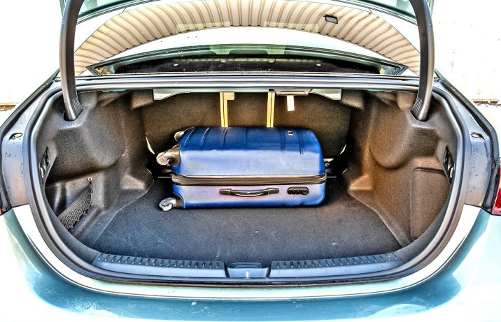 Mercedes E 220 d 4Matic – bagażnik