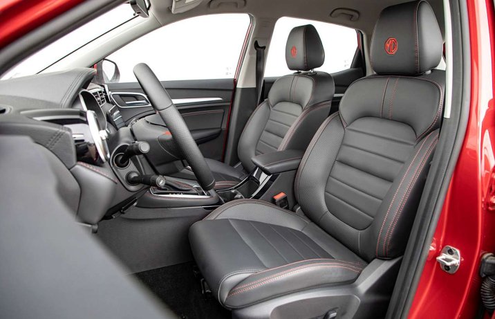 MG ZS 1.0T-GDI AUT Exclusive – fotele