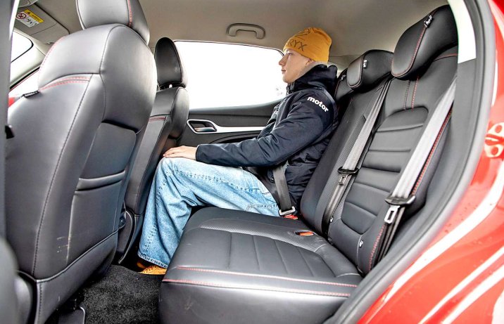 MG ZS 1.0T-GDI AUT Exclusive – kanapa z pasażerem