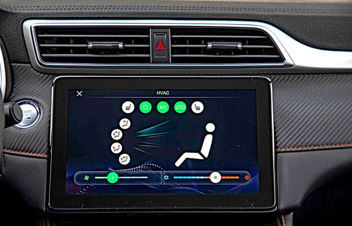 MG ZS 1.0T-GDI AUT Exclusive – deska rozdzielcza, wyświetlacz, klimatyzacja