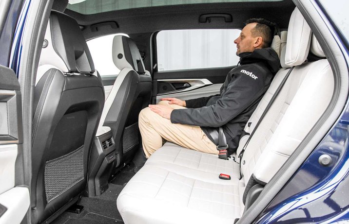 Renault Espace E-Tech full hybrid 200 – kanapa z pasażerem