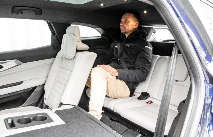 Renault Espace E-Tech full hybrid 200 – fotele, trzeci rząd z pasażerem