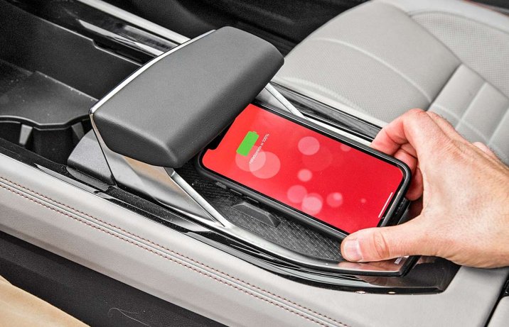 Renault Espace E-Tech full hybrid 200 iconic – ładowarka indukcyjna