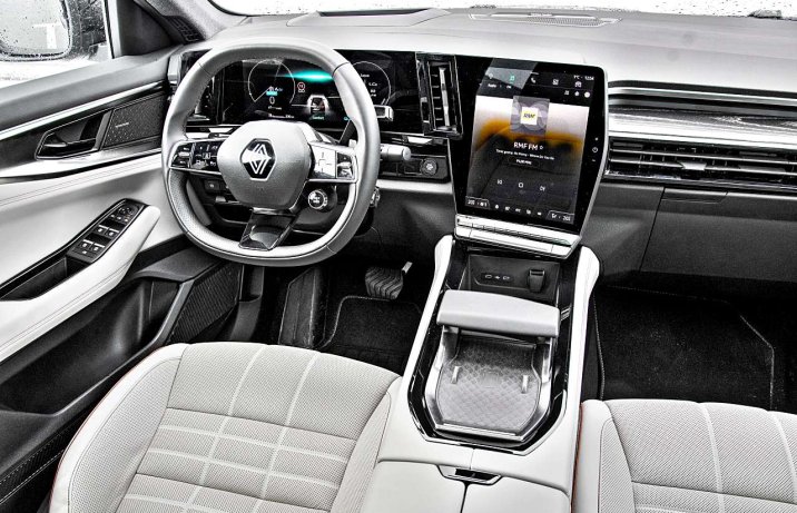 Renault Espace E-Tech full hybrid 200 iconic – deska rozdzielcza