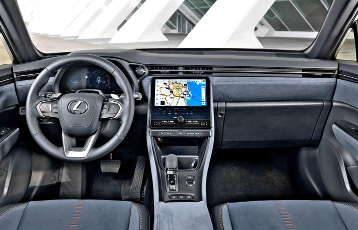 Lexus LBX – wnętrze, deska rozdzielcza