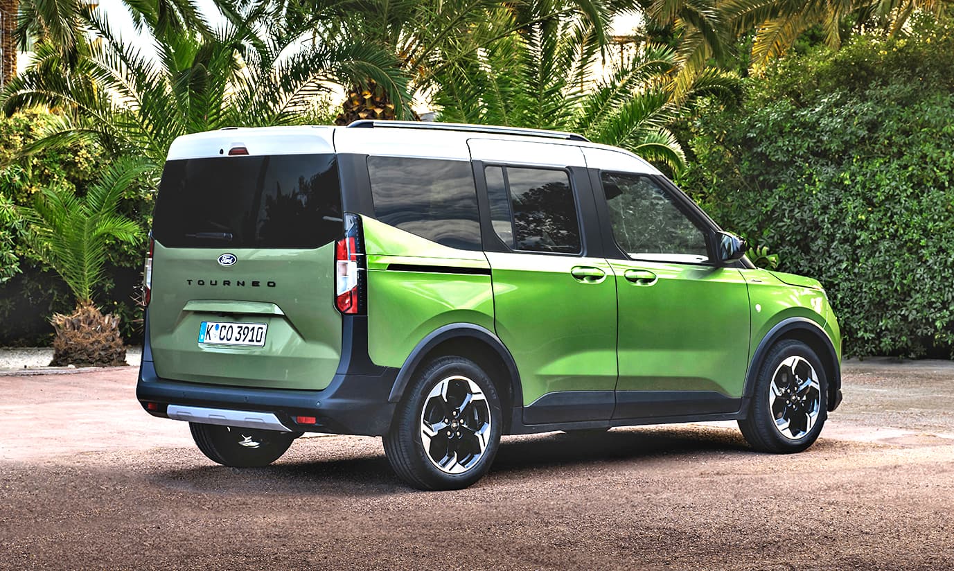 Ford-Tourneo Courier tył i bok