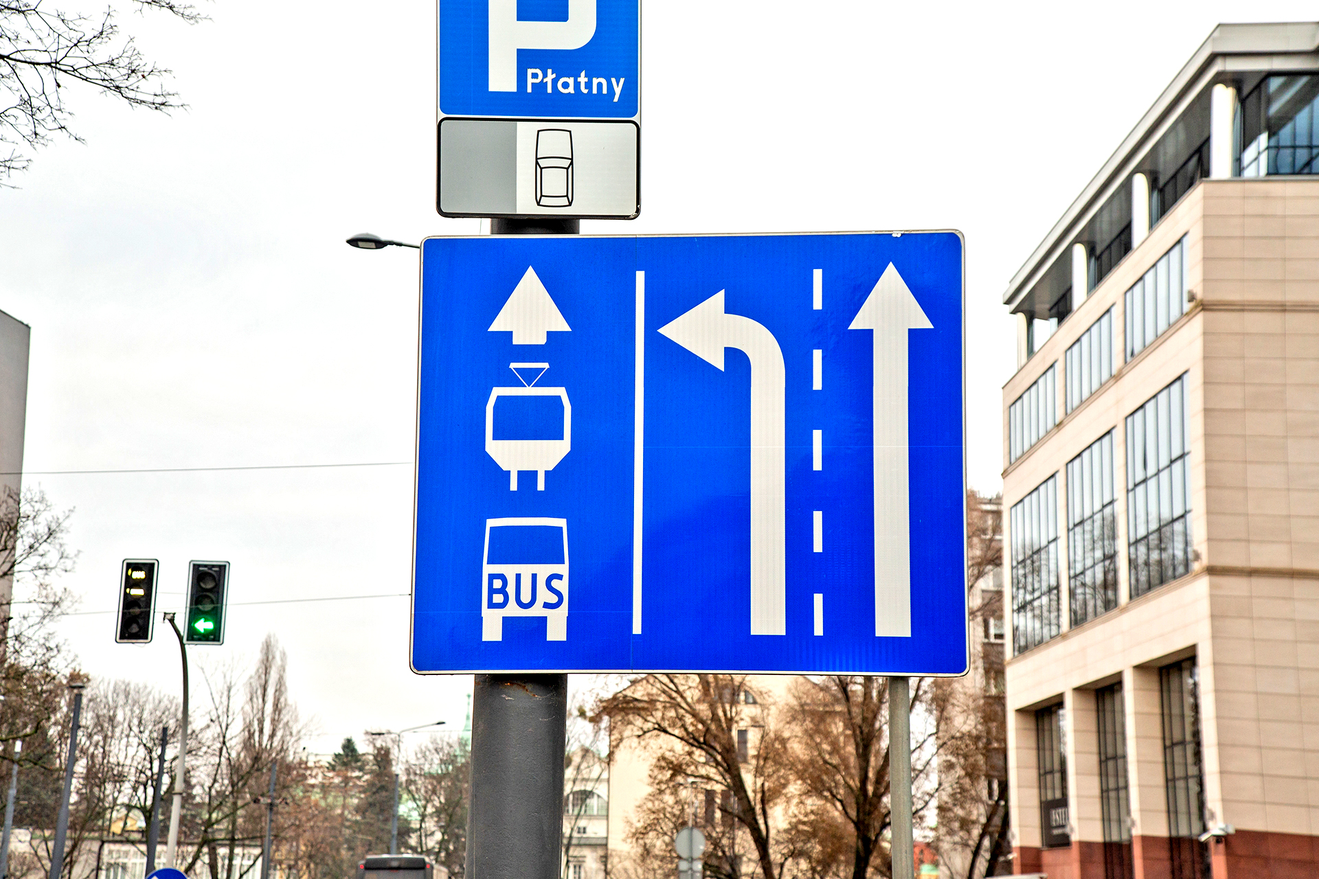 znaki na drodze_pas dla autobusow