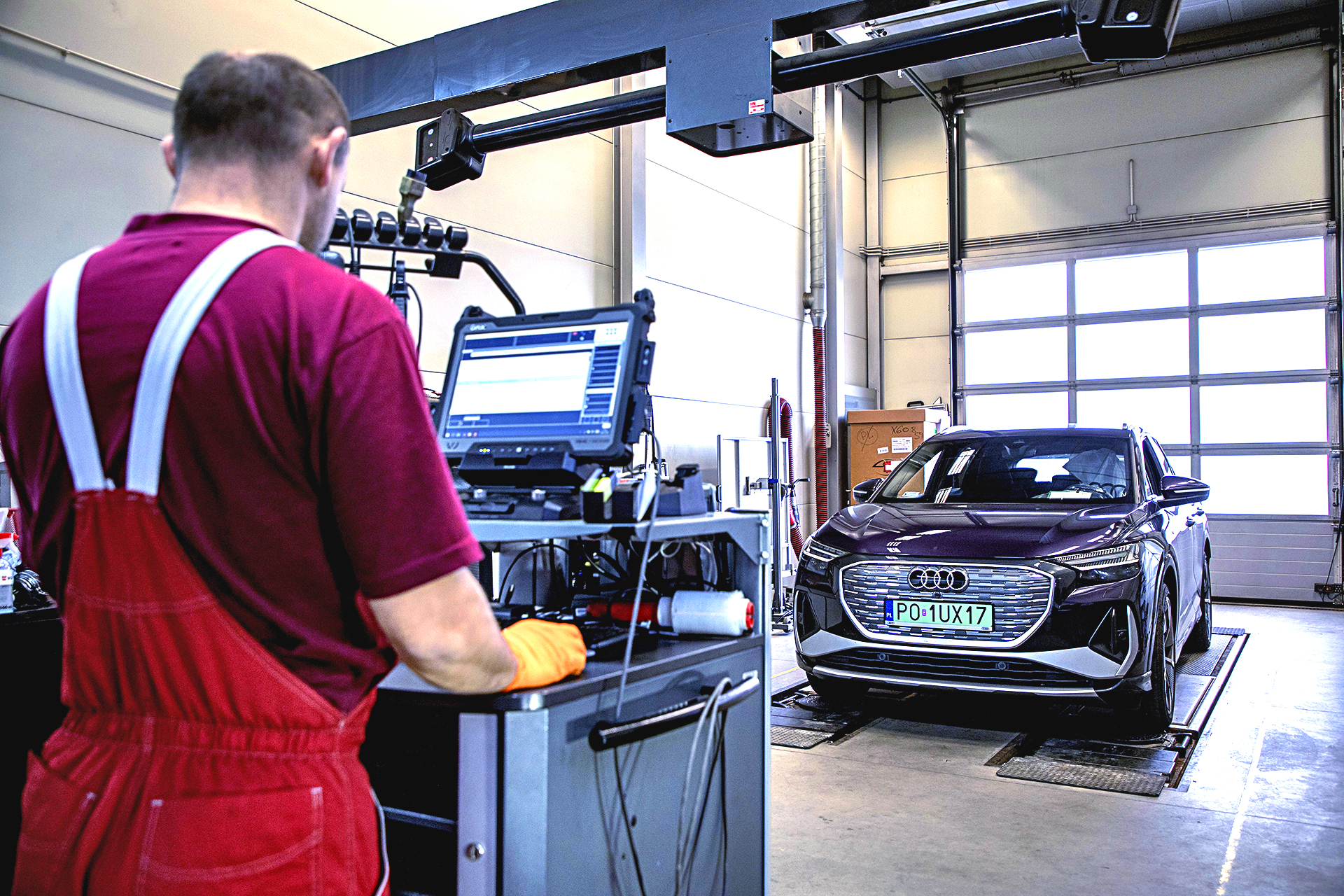 rynek aut elektrycznych_serwisowanie