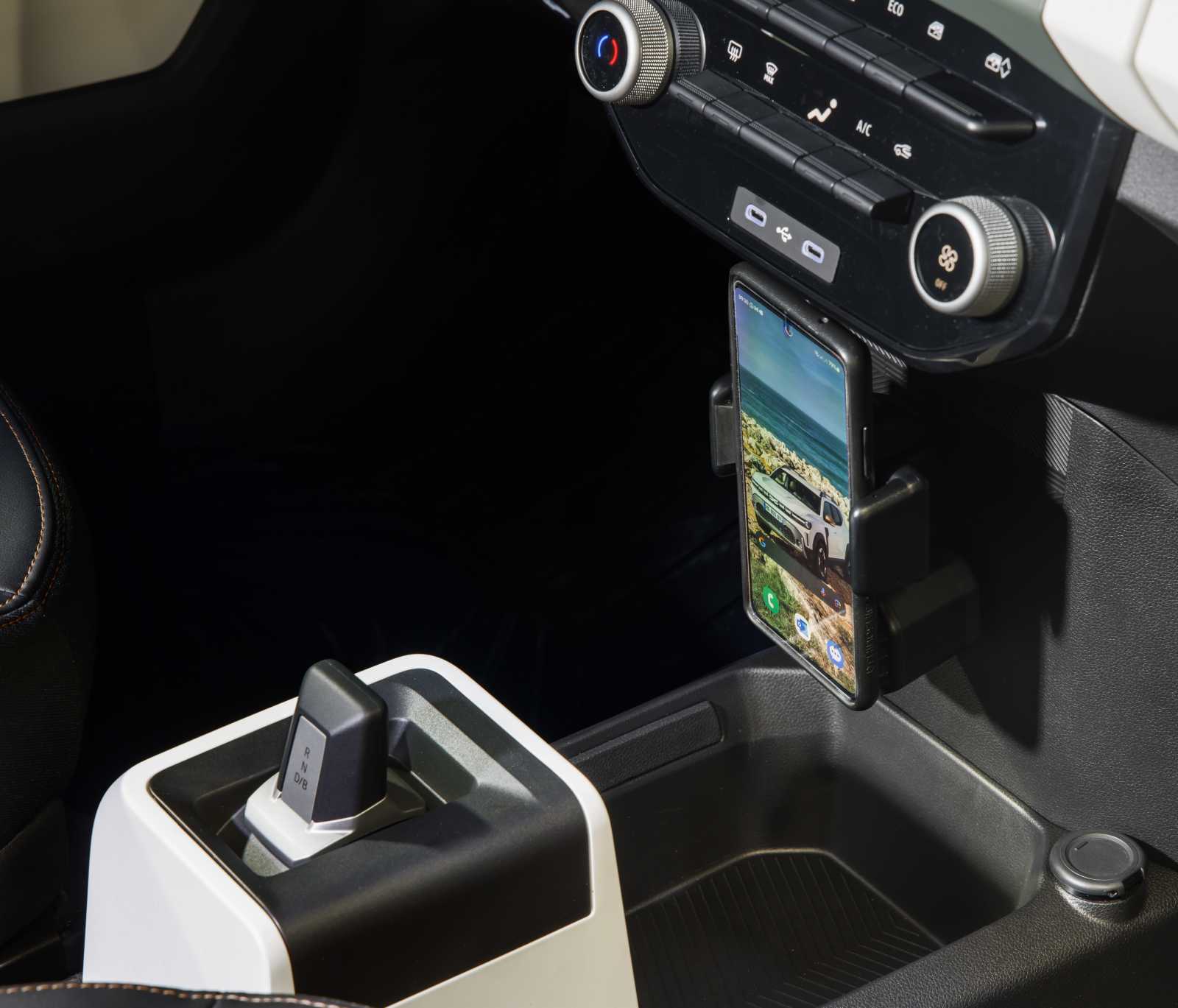 dacia-spring-uchwyt-na-telefon