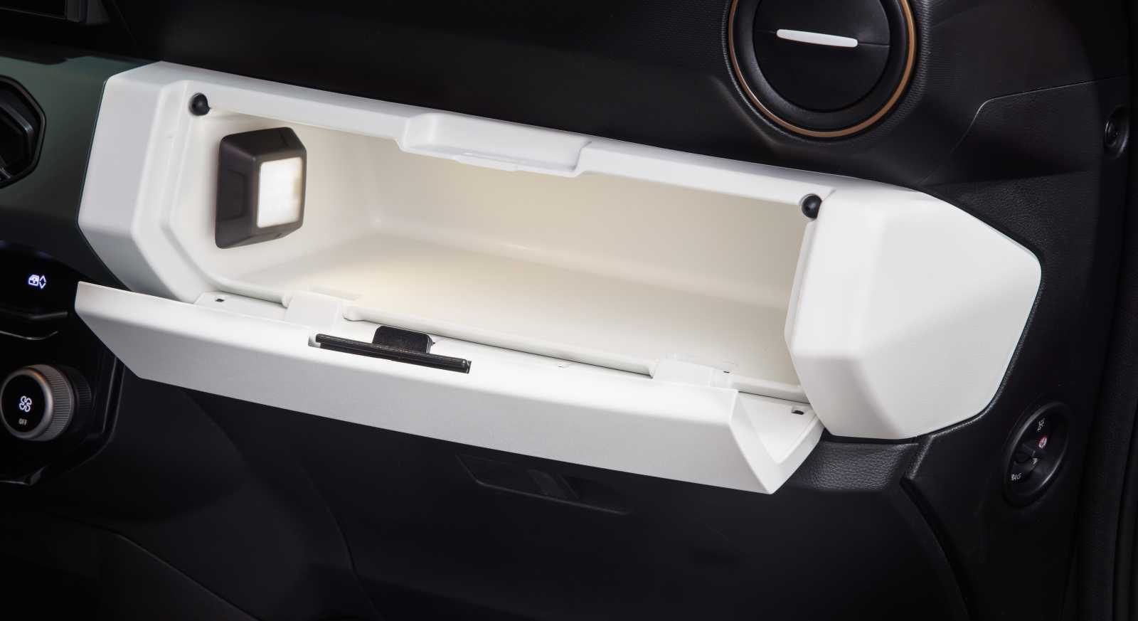 dacia-spring-schowek