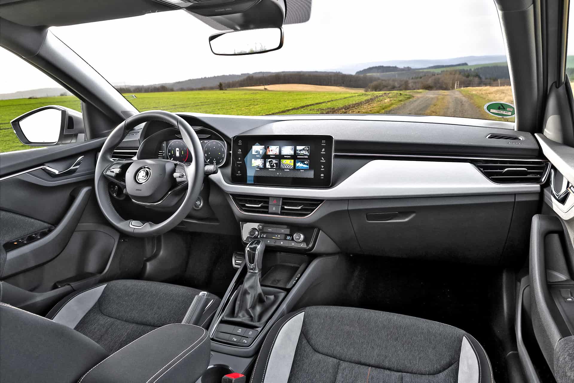 Skoda-scala-2024-kokpit