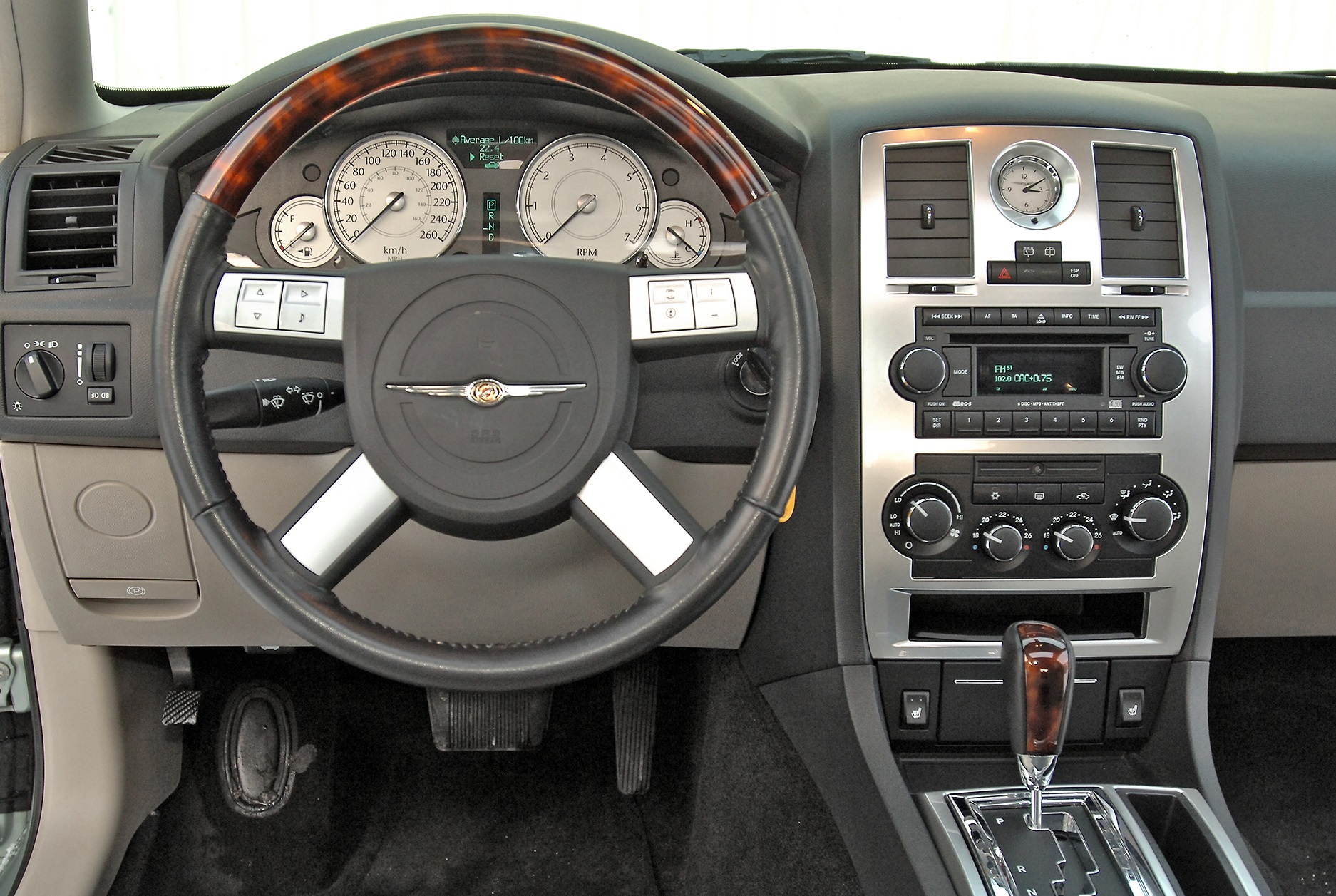 zadatki na youngtimera_chrysler 300 c silnik