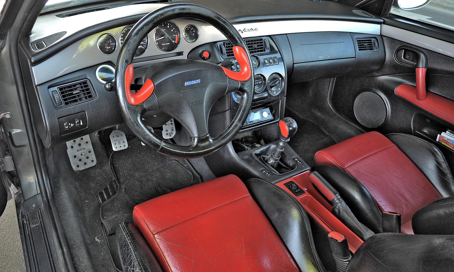 zadatki na youngtimera_fiat coupe wnetrze