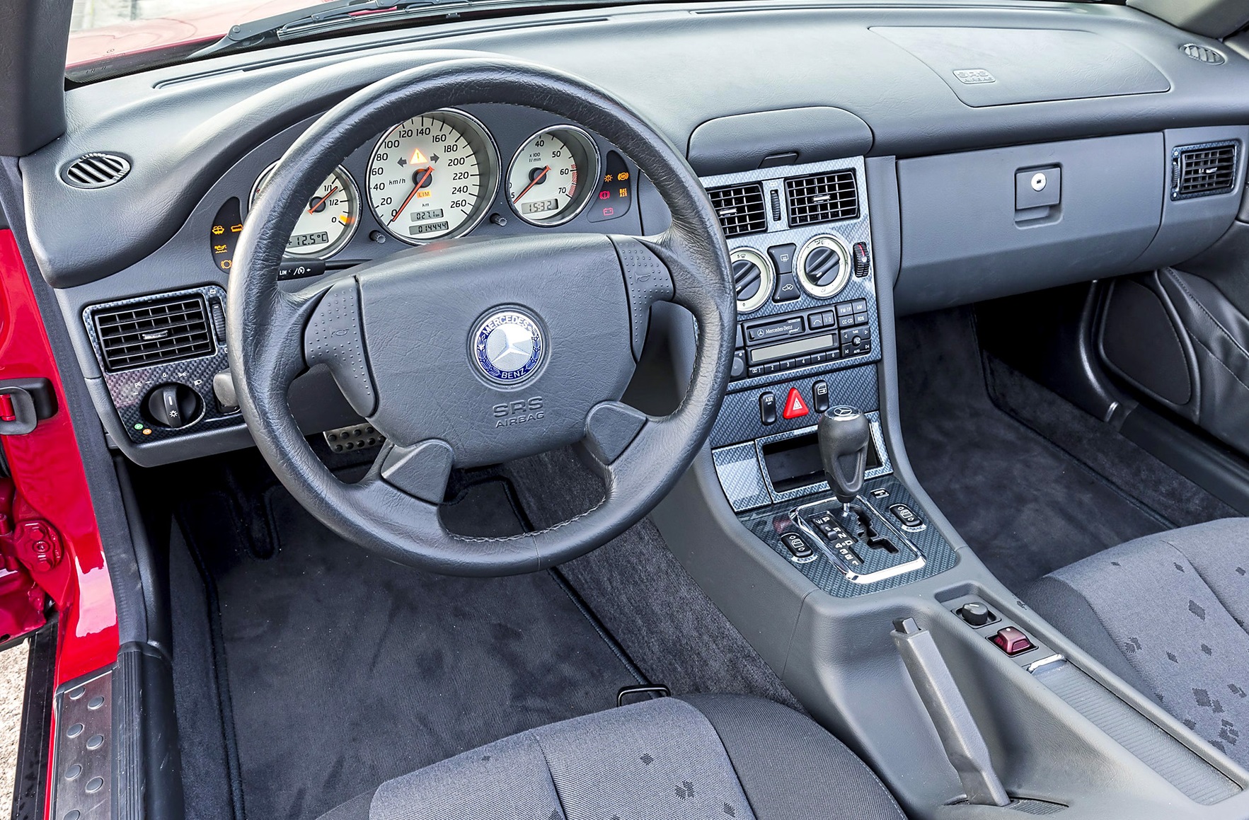 zadatki na youngtimera_mercedes slk deska