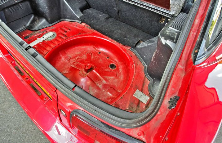 Toyota Celica (T16) – wnętrze, bagażnik