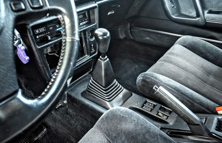 Toyota Celica (T16) – wnętrze, drążek zmiany biegów