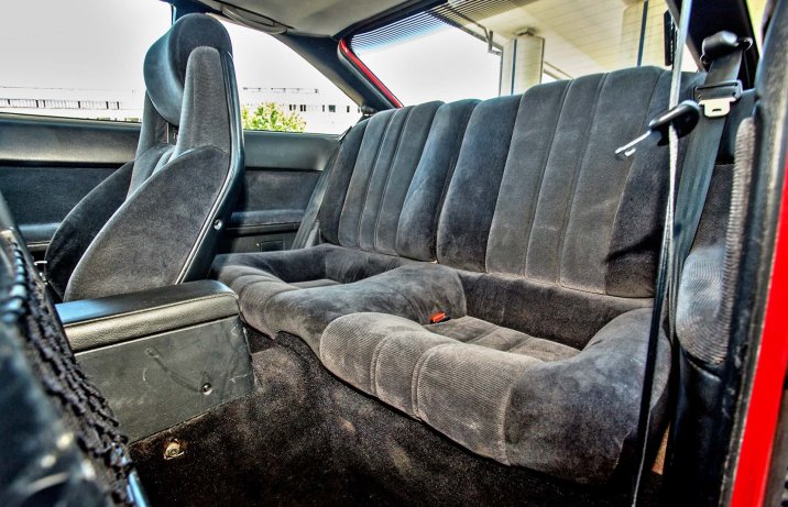Toyota Celica (T16) – wnętrze, siedzenia z tyłu