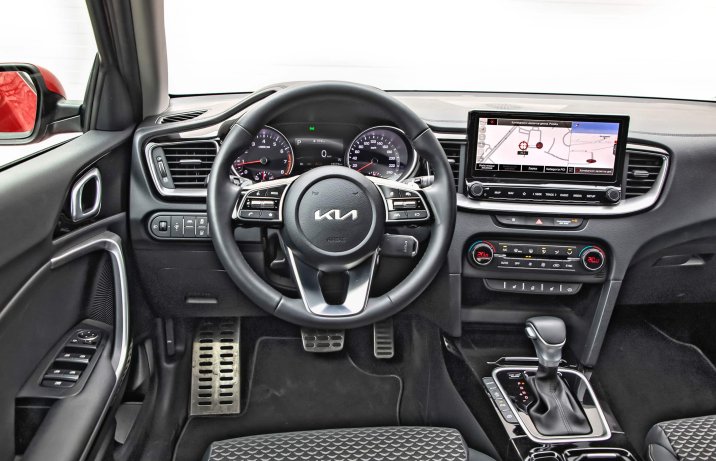 Kia Ceed SW 1.5 T-GDI 7DCT Business Line – deska rozdzielcza