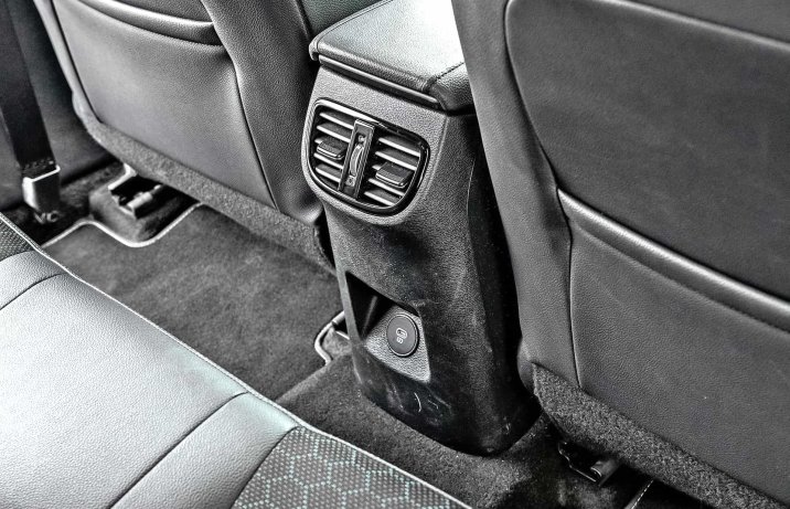 Kia Ceed SW 1.5 T-GDI 7DCT Business Line – nawiewy i wejście USB z tyłu