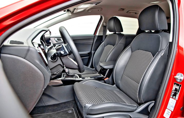 Kia Ceed SW 1.5 T-GDI 7DCT Business Line – fotele
