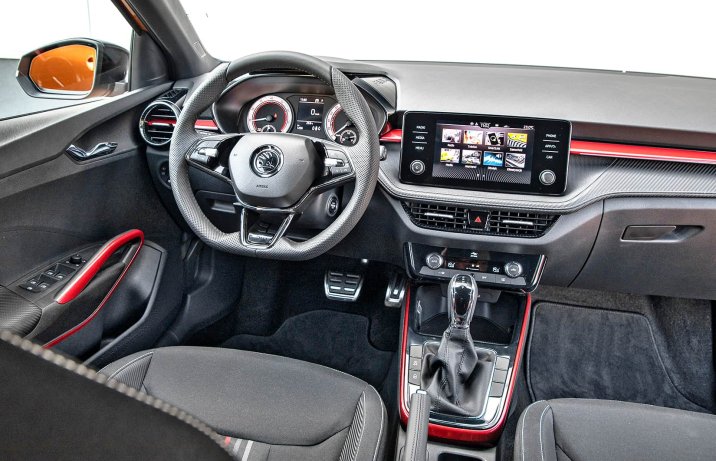 Skoda Fabia 1.5 TSI DSG Monte Carlo – deska rozdzielcza