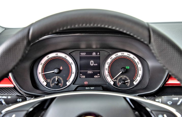 Skoda Fabia 1.5 TSI DSG Monte Carlo – deska rozdzielcza, wskaźniki