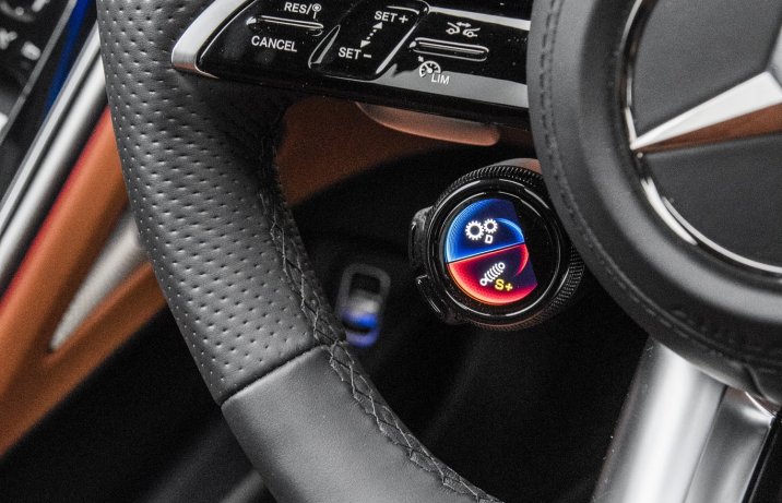 Mercedes-AMG S 63 E Performance (2024) – test – przycisk AMG na kierownicy
