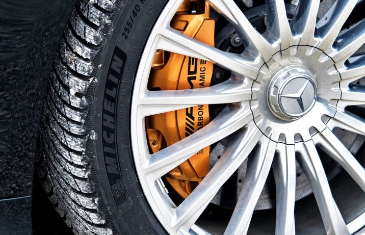 Mercedes-AMG S 63 E Performance (2024) – test – hamulce ceramiczne